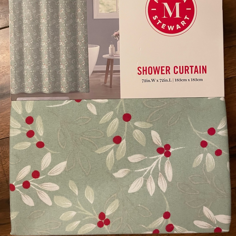 Martha Stewart 72x72 mistletoe shower curtain - Picture 3 of 6